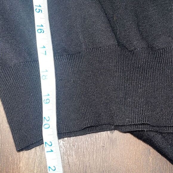 Forever 21 Women's Mock Neck Walter Fitted Bodice Knit Top Black Size Large - Picture 6 of 6